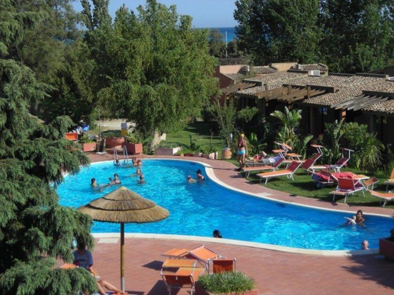 Altura Hotel Villasimius Exterior photo